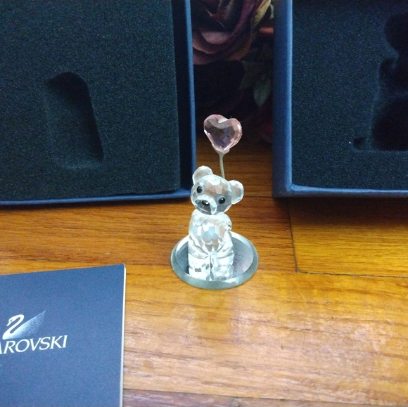 Swarovski Crystal I Love You Kris Bear w/ Pink Heart Balloon & Stand Plate & Box - Picture 9 of 16